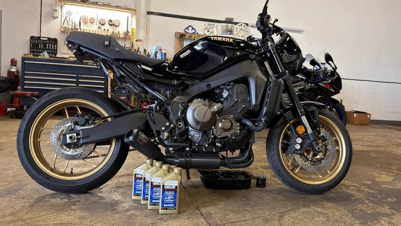 Yamaha XSR900 during an oil and filter change with Yamalube oil at TT Sport Garage